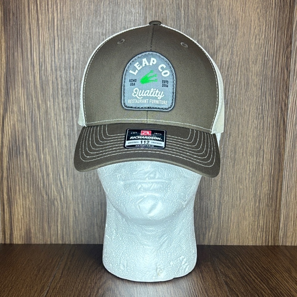 🔥🔥🔥Richardson Brown and White Trucker Hat Size: OSFM🔥🔥🔥